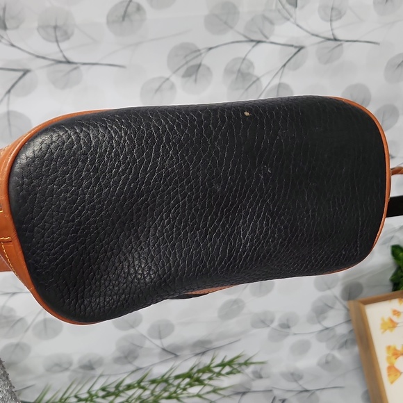 Vintage Dooney & Bourke Bucket Bag - Picture 12 of 16